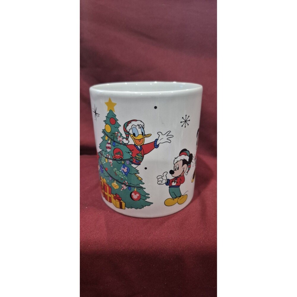 Disney Mickey & Friends Christmas 24oz Large Ceramic Coffee Mug Zrike Brands
